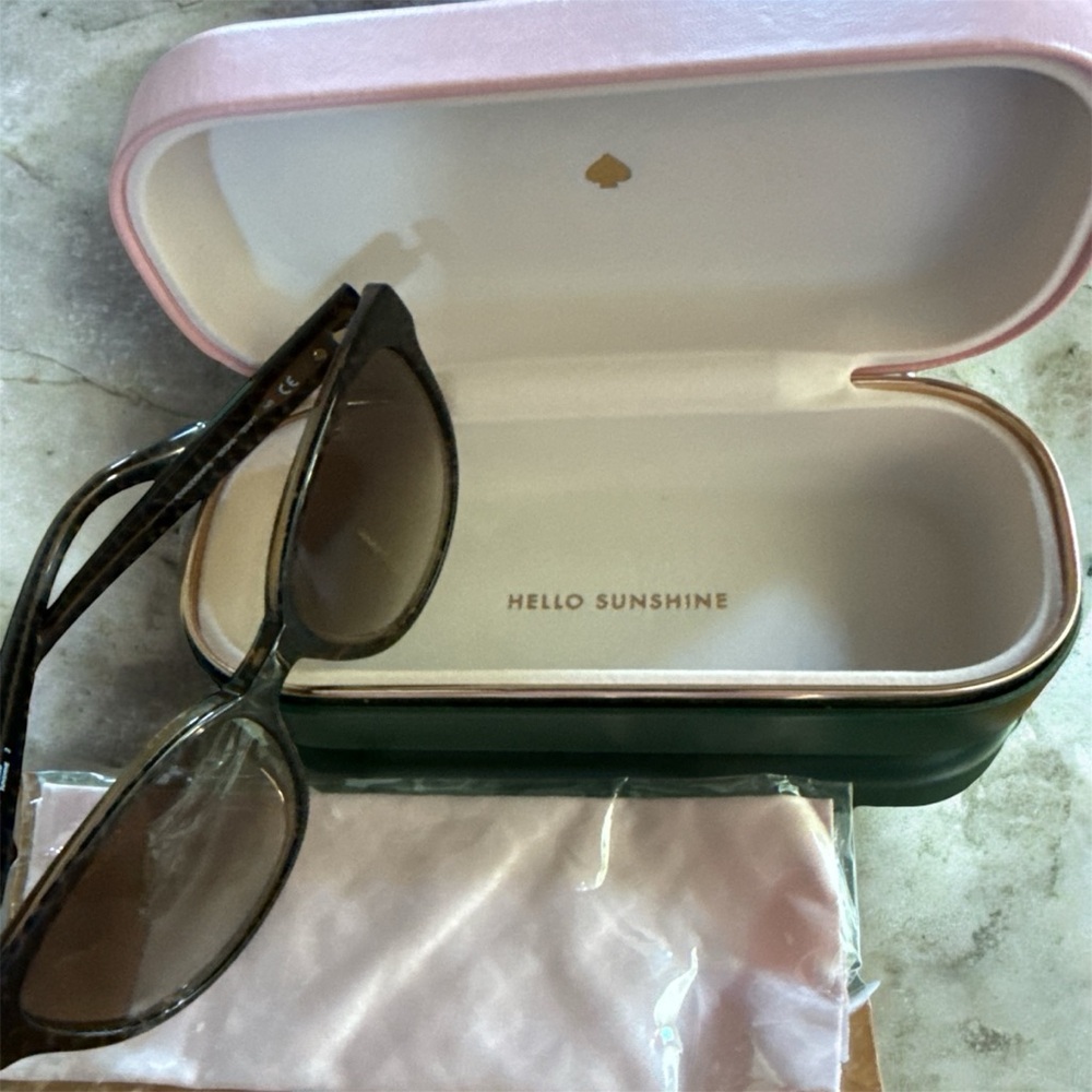 Kate Spade HELLO SUNSHINE Black Sunnies w/Case & cloth ! NEW IN CASE! - Picture 3 of 9